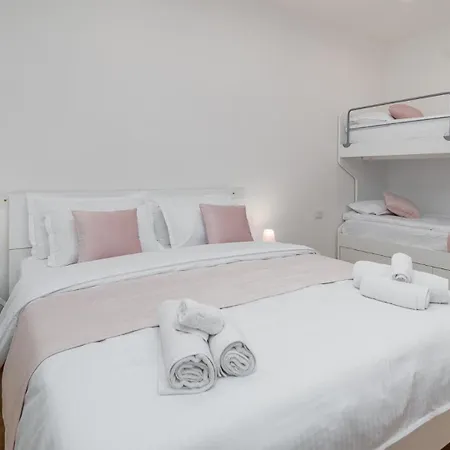 Pensionat Lovely By Rentbeat Civitavecchia
